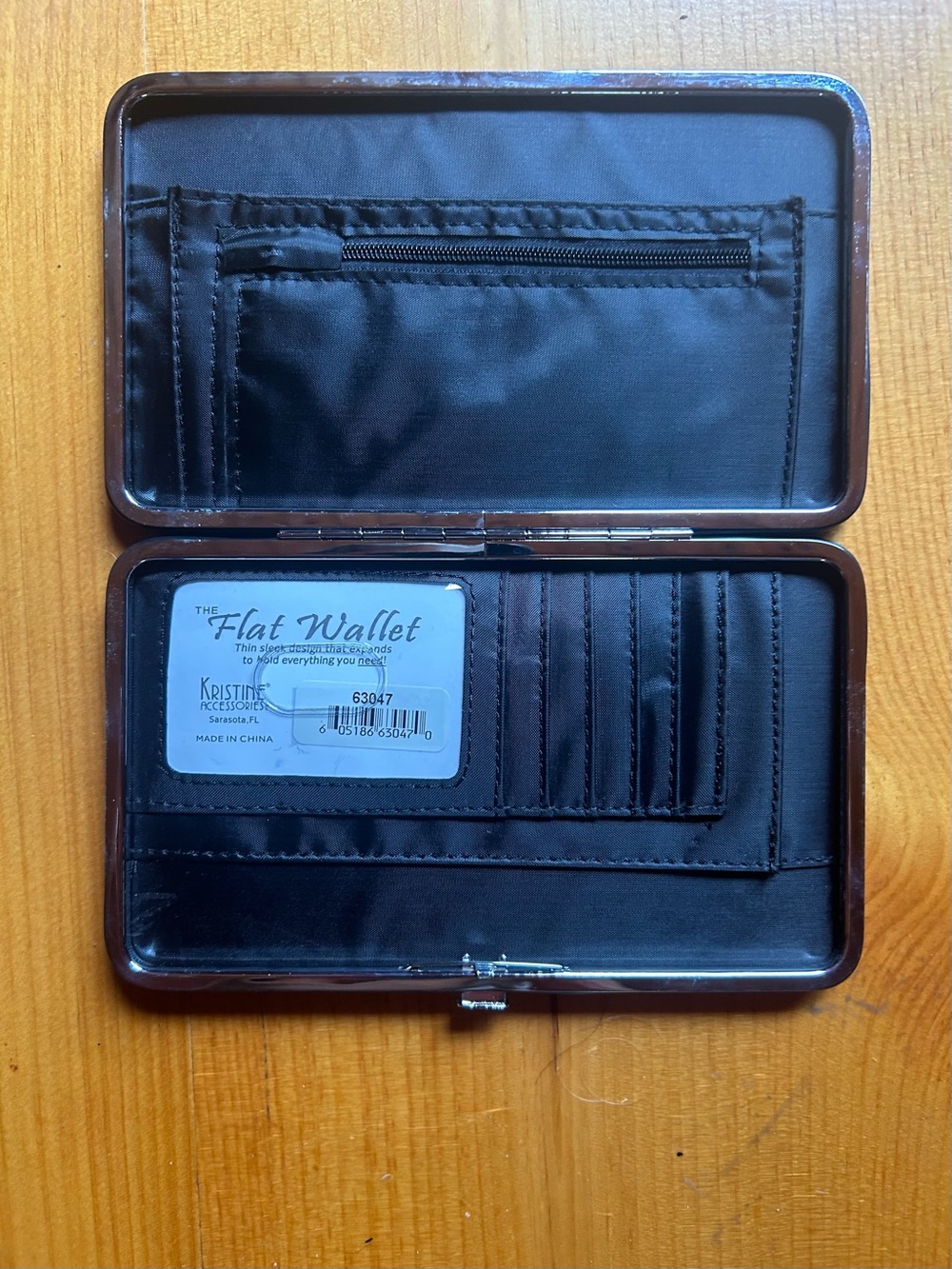 Metal Grey Crocodile-Embossed Card Case Wallet - Picture 2 of 2